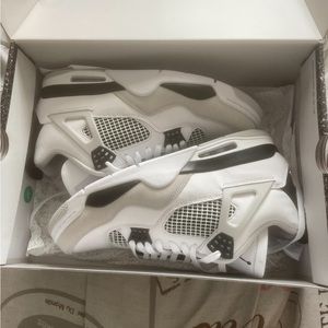 military blacks jordan 4